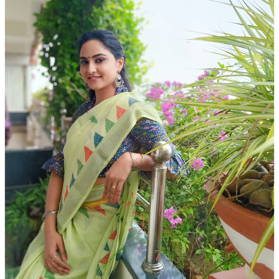 Zee Telugu Tv Anchor Kasi Annapurna In Green Saree Blouse